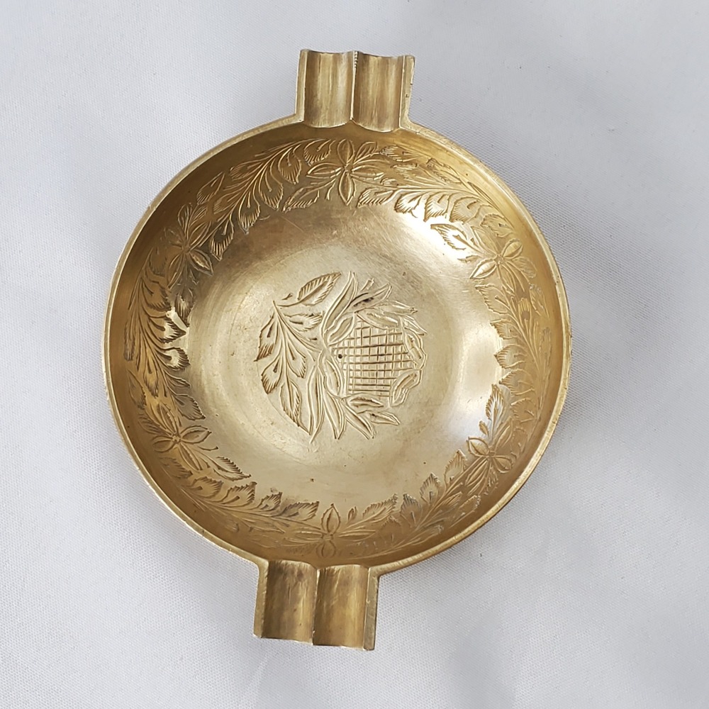 Vintage Etched Brass Ashtray Floral Design Round Gold Tone 5.5 inches India 102 - Picture 10 of 10